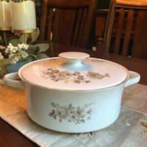 JOHANN HAVILAND: Bavaria - TWILIGHT ROSE - COVERED CASSEROLE